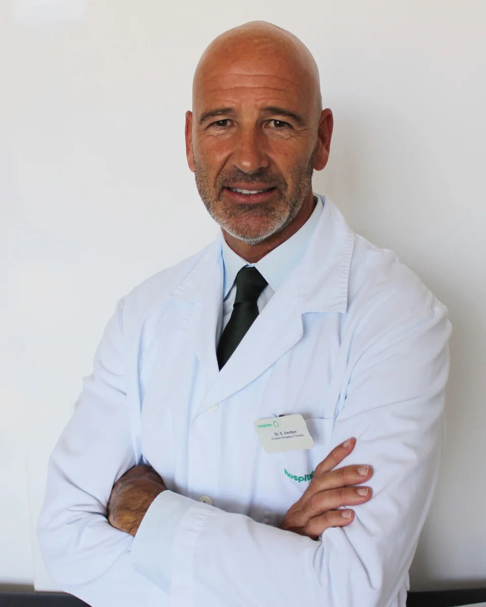 Dr. Enrique Verdier García, cirujano ortopédico especialista en hombro en Tenerife