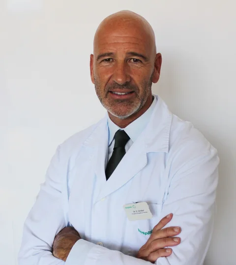 Dr. Enrique Verdier, especialista en cirugía de hombro en Tenerife